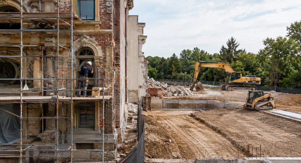 Diferença entre restauração e reconstrução na obra