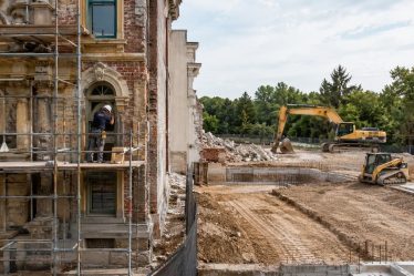Diferença entre restauração e reconstrução na obra