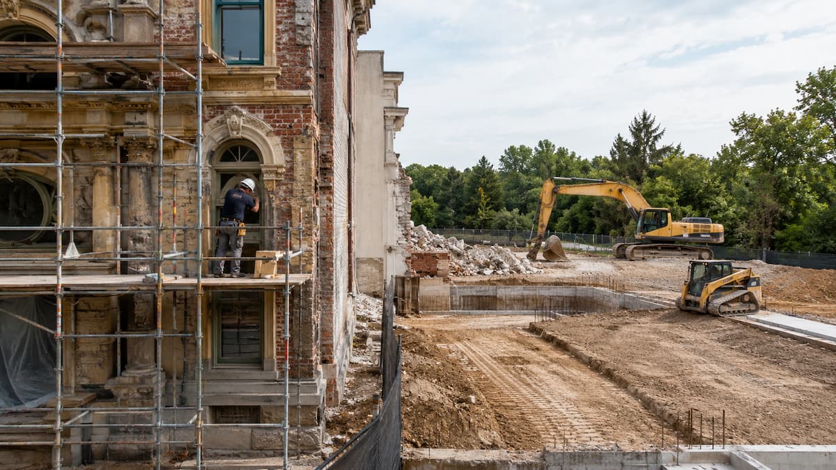 Diferença entre restauração e reconstrução na obra